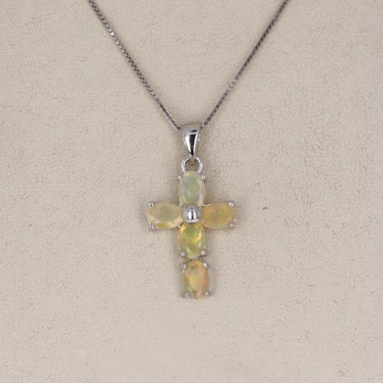 Kreuzanhänger mit äthiopischem Opal