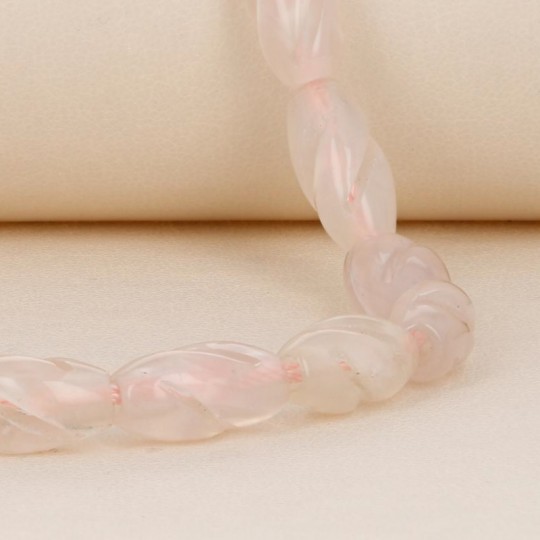 Draht aus Chalcedon Pink Oval gebohrt