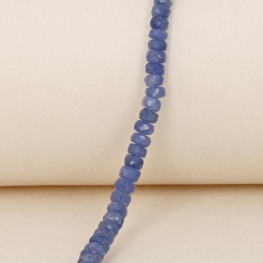Hilo de piedras naturales de zafiro azul, cortado de arandela a escala