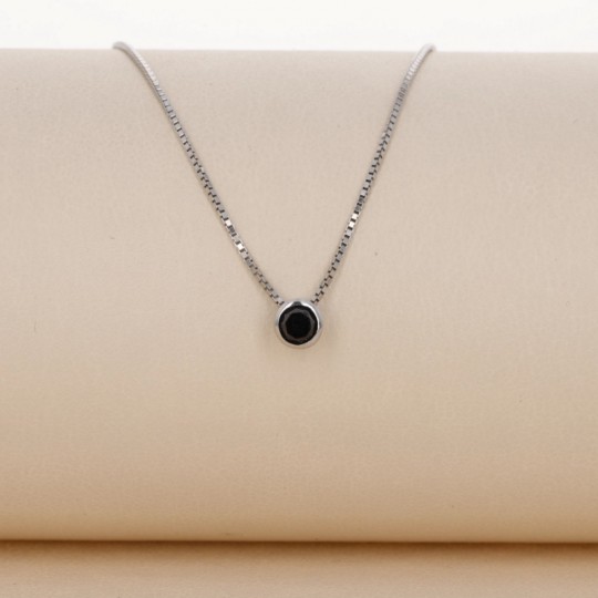 Collier de diamante negro