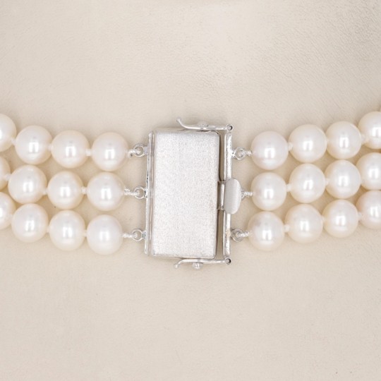 Tres Strand collar de perlas de paralelo