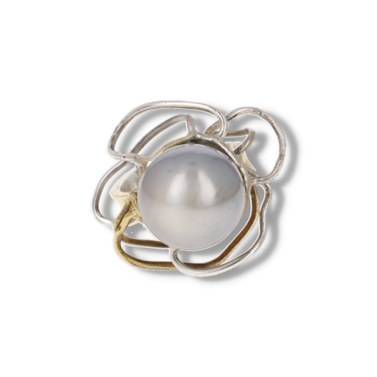 Ring with Tahiti Pearl and Flower Decoration