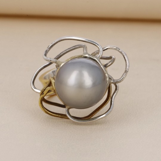 Ring with Tahiti Pearl and Flower Decoration