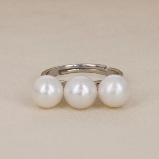 Bar Ring with Three Pearls