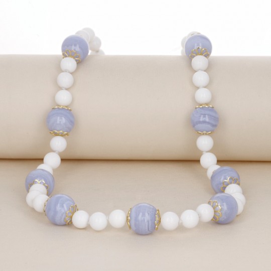Halskette mit blauem Chalcedon und weißem Achat