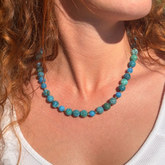 Choker-Halskette mit kugelförmigem blauen Opal