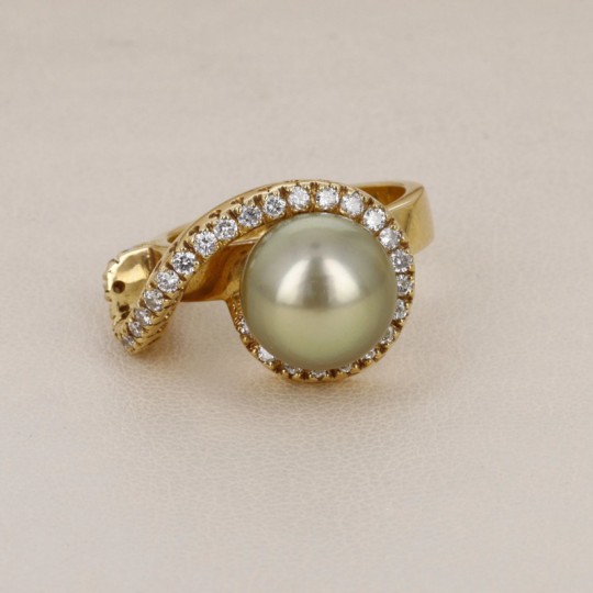 Ring with Tahiti and Brilliant Pearl