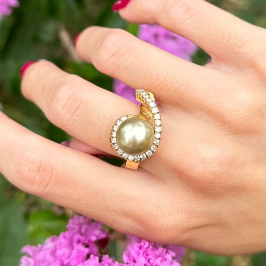 Ring mit Tahitiperle und Diamanten