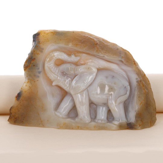 Sculpture Elephant Sculpted on Grezzo di Agata