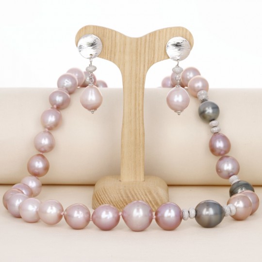Collar y pendientes de perlas barrocas