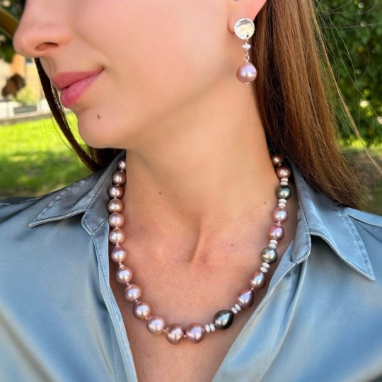 Set aus barocker Perlenkette und Ohrringen