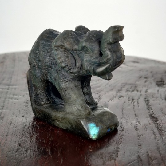 Elephant sculpture in Labradorite