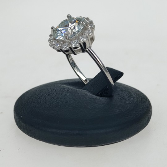 Anello Fiore Rotondo Con Moissanite Sintetica