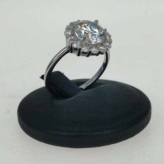 Anello Fiore Rotondo Con Moissanite Sintetica