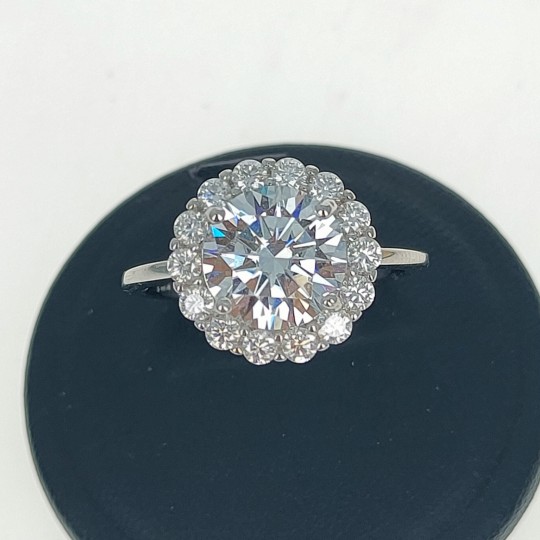 Anello Fiore Rotondo Con Moissanite Sintetica