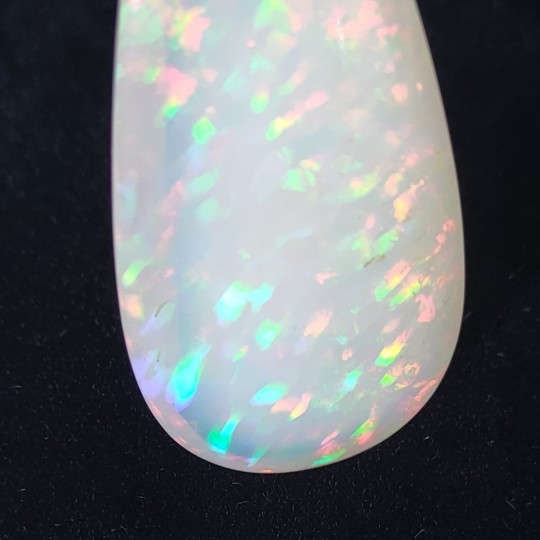 Äthiopischer Opal-Cabochon, länglicher Tropfen