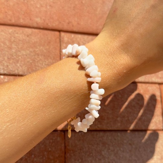 Pulsera de coral blanco rosa en Tronchetto