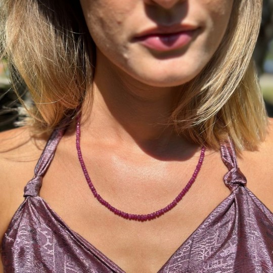 Halskette mit natürlichem Rubin