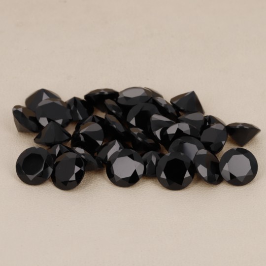 Offer Lot 33 Pietre di Spinello Nero Rotondo