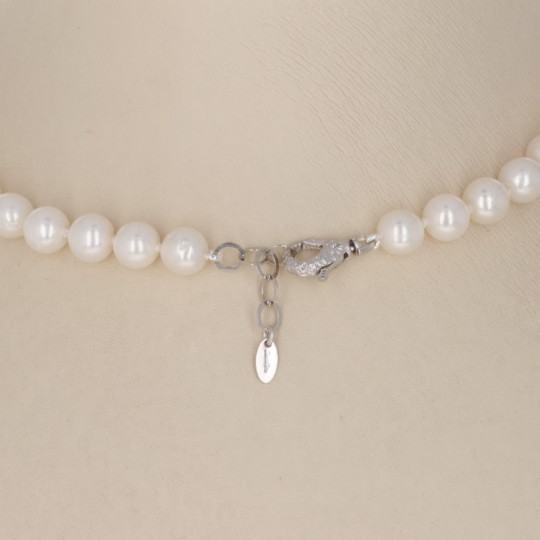 Semiround pearl necklace