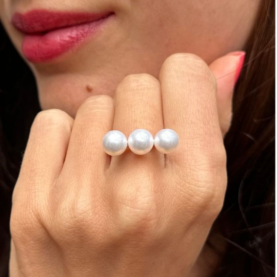 Bar Ring with Three Pearls