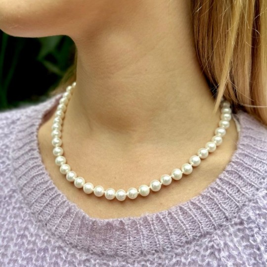 Semiround pearl necklace