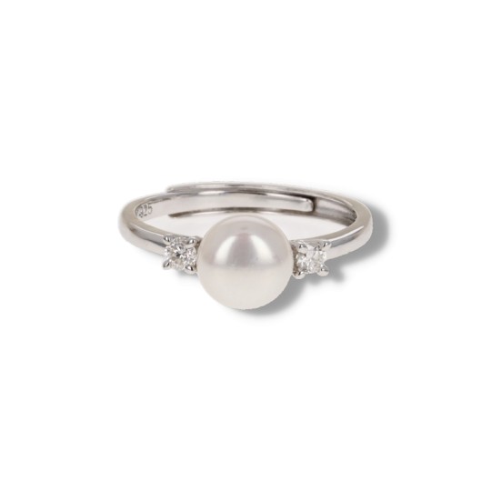 Ring with pearl and Moissanite