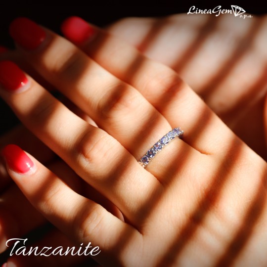 Anillo Rivière con Tanzanite