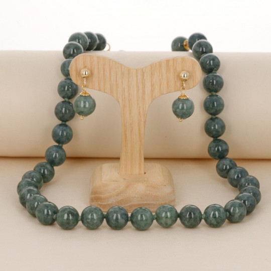 Set aus Halskette und Ohrringen mit intensiv grüner burmesischer Jade