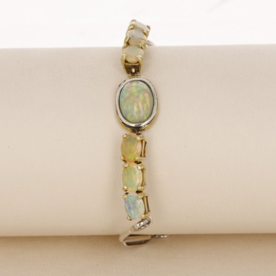 Bronzearmband mit äthiopischem Opal