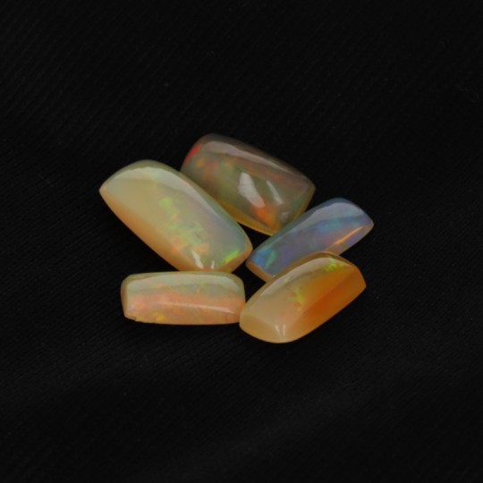 Angebot mit 5 äthiopischen Opalsteinen