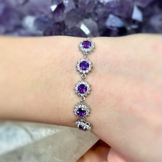 Armband mit fünf Amethyststeinen