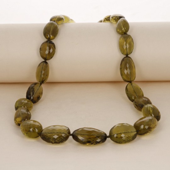 Olive Quartz Necklace in Sasso Chess Cut