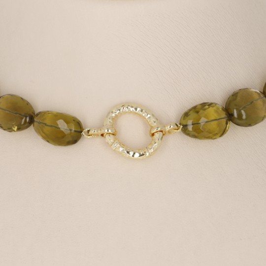 Olive Quartz Necklace in Sasso Chess Cut