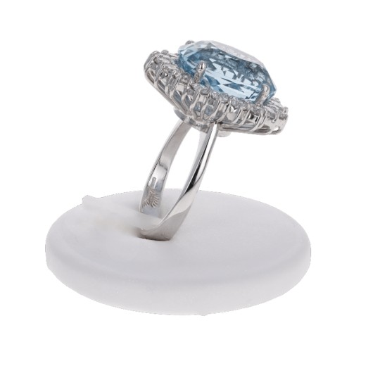 Ring with Aquamarine and Diamonds in 18kt white gold