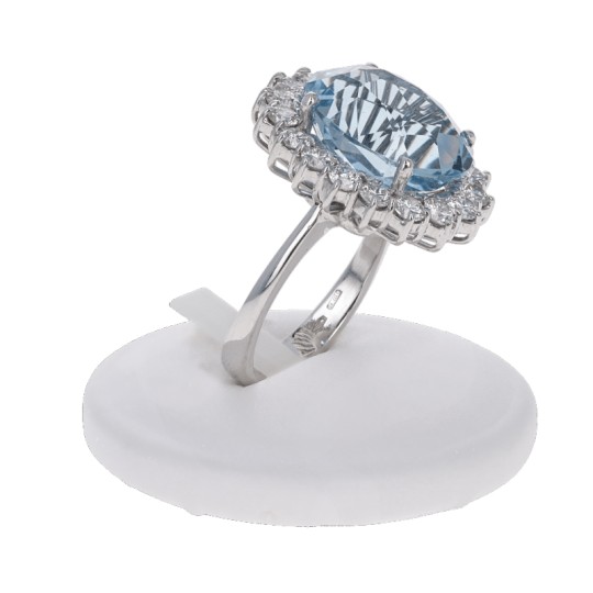 Ring with Aquamarine and Diamonds in 18kt white gold