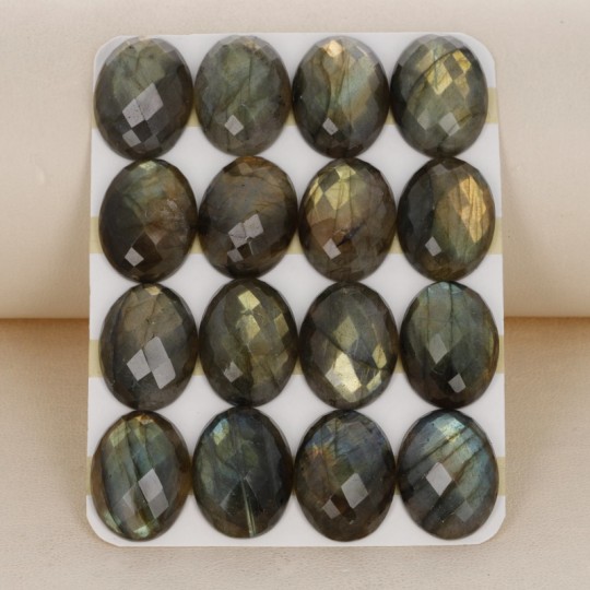 Offer Lot 16 Pietre di Labradorite