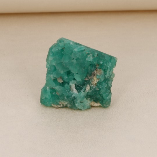 Piedra de cristal esmeralda con calcita