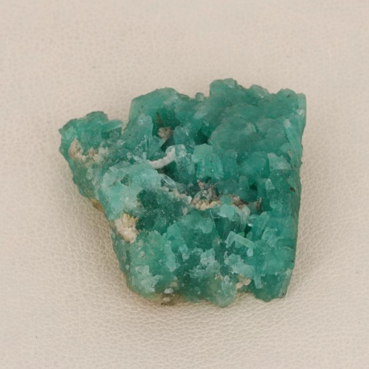Smaragdkristallstein mit Calcit