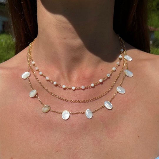 Collier with White Mother of Pearl in Three Strands