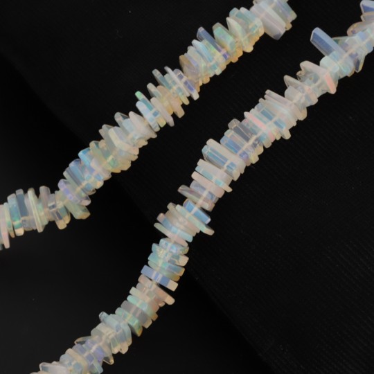 Flache rechteckige äthiopische Opalkette