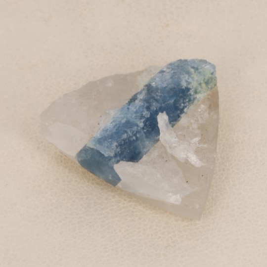 Aquamarine Stein auf Quarz