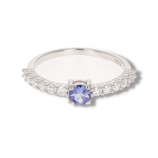 Ring with tanzanite and Moissanite