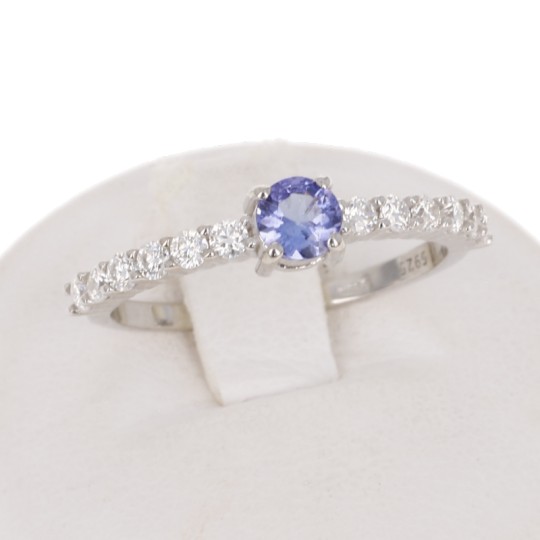 Anello con tanzanite e Moissanite