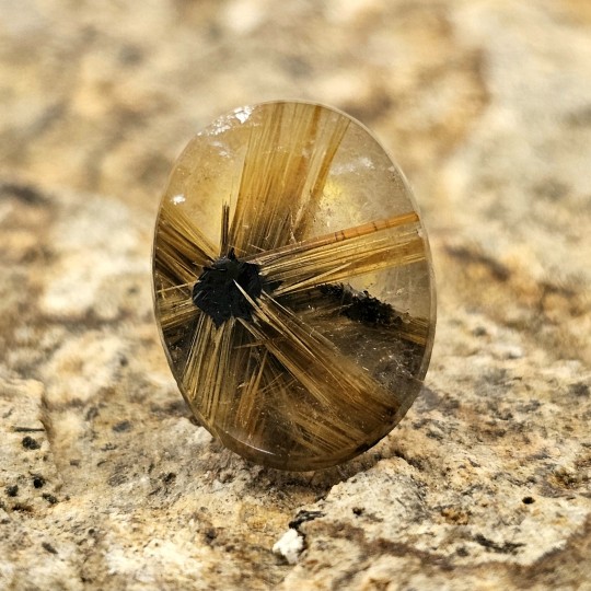 Piedra de cuarzo con estrella de Rutilo