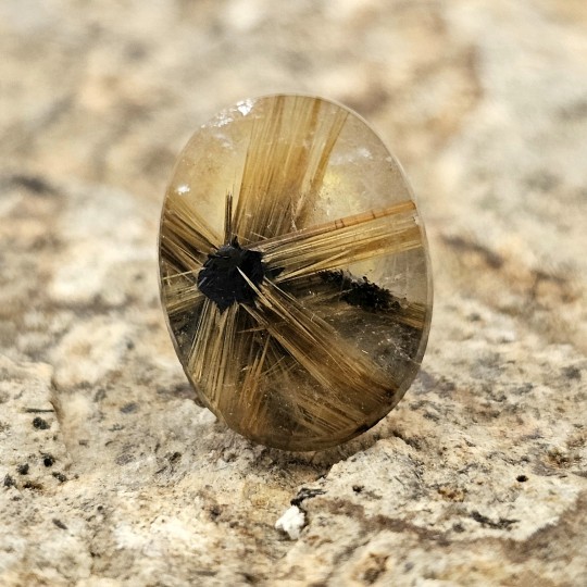 Piedra de cuarzo con estrella de Rutilo