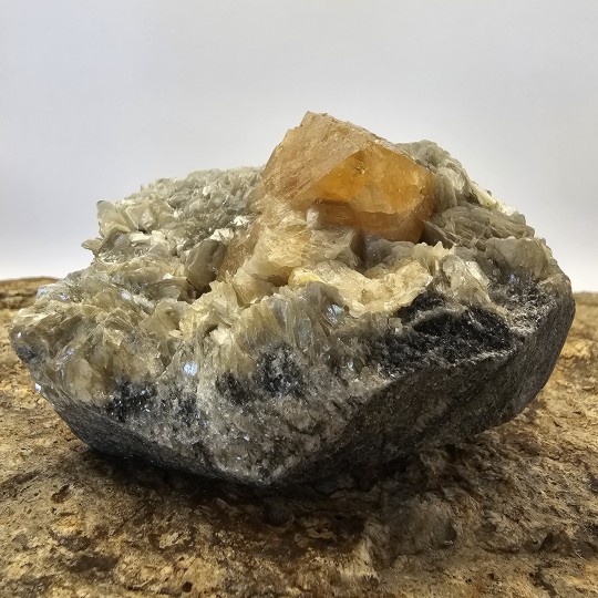 Sheelite Stone on Muscovite