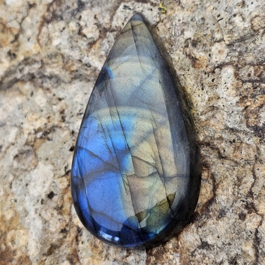 Piedra de Labradorite Cabochon en Goccia