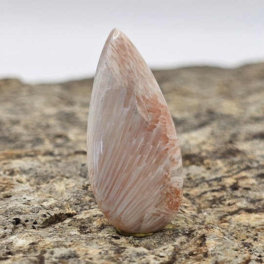 Stone of Scolecite Cabochon in Goccia