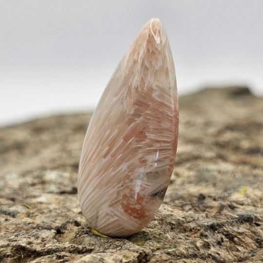 Stein von Scolecite Cabochon in Goccia